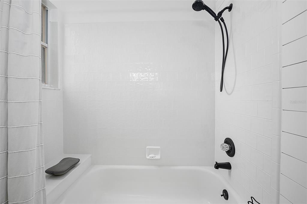 Active With Contract: $274,000 (2 beds, 2 baths, 1300 Square Feet)