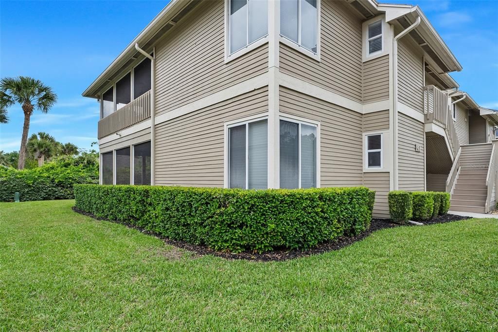 Active With Contract: $274,000 (2 beds, 2 baths, 1300 Square Feet)