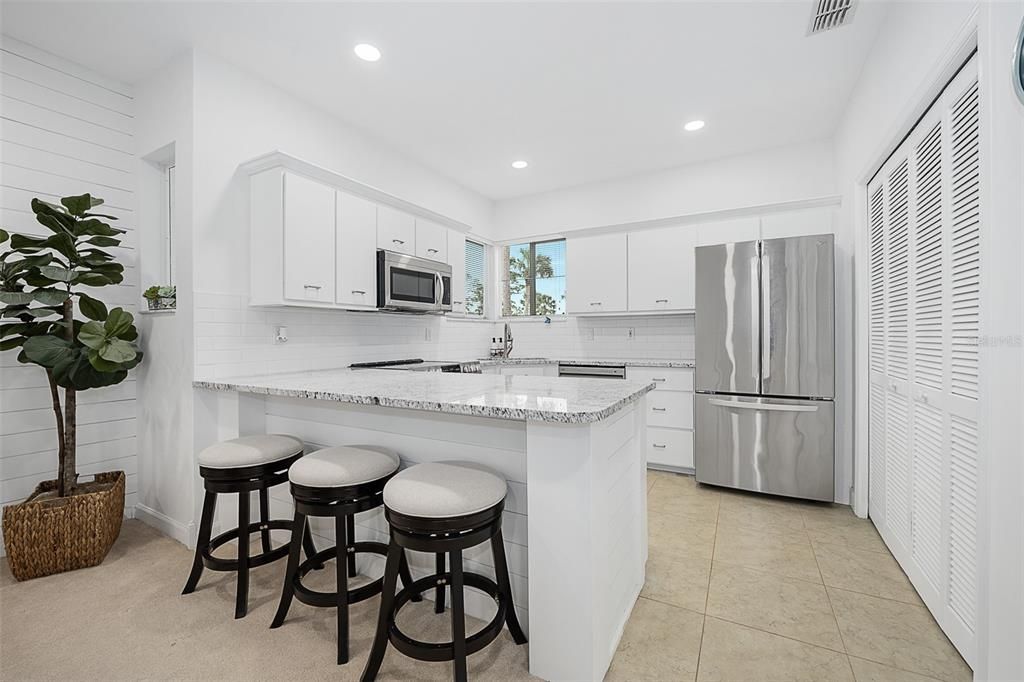 Active With Contract: $274,000 (2 beds, 2 baths, 1300 Square Feet)