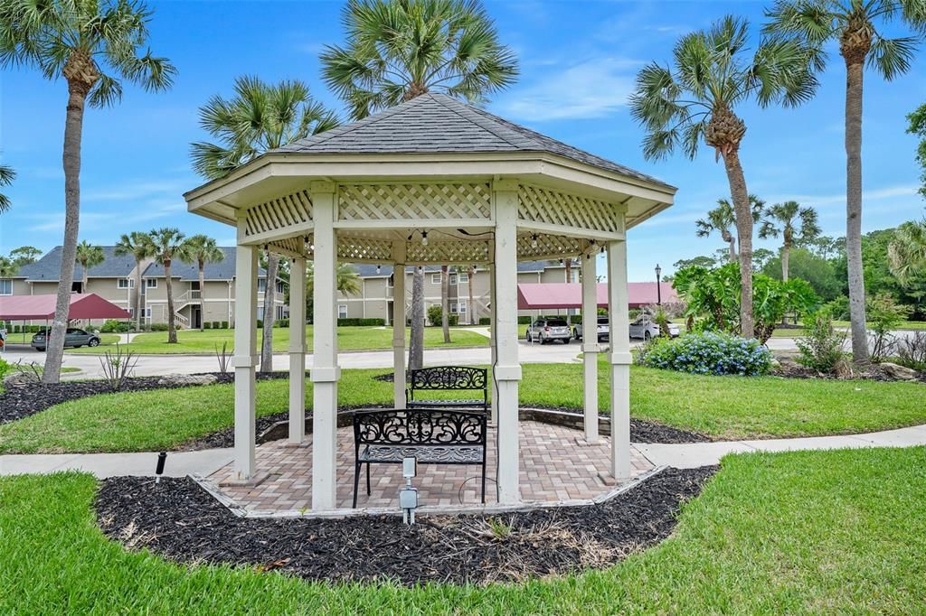 Active With Contract: $274,000 (2 beds, 2 baths, 1300 Square Feet)