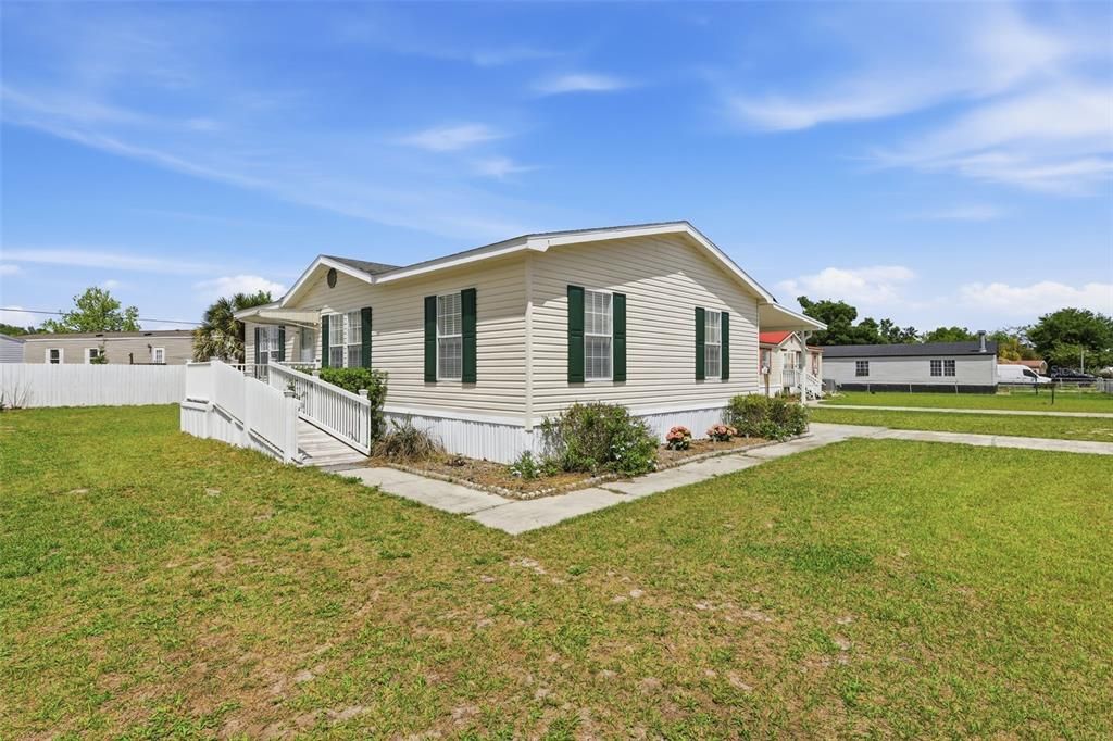 For Sale: $214,900 (3 beds, 2 baths, 1170 Square Feet)