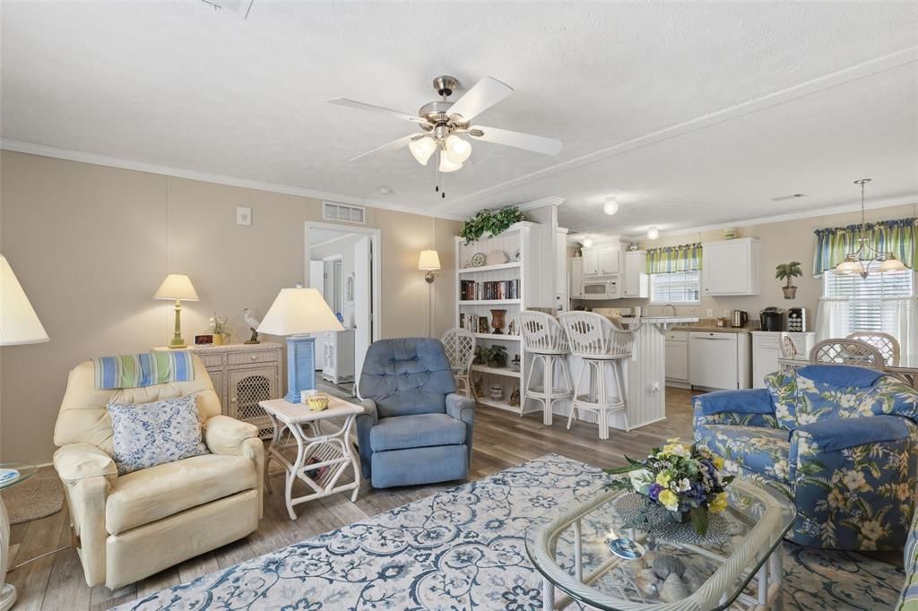 For Sale: $214,900 (3 beds, 2 baths, 1170 Square Feet)