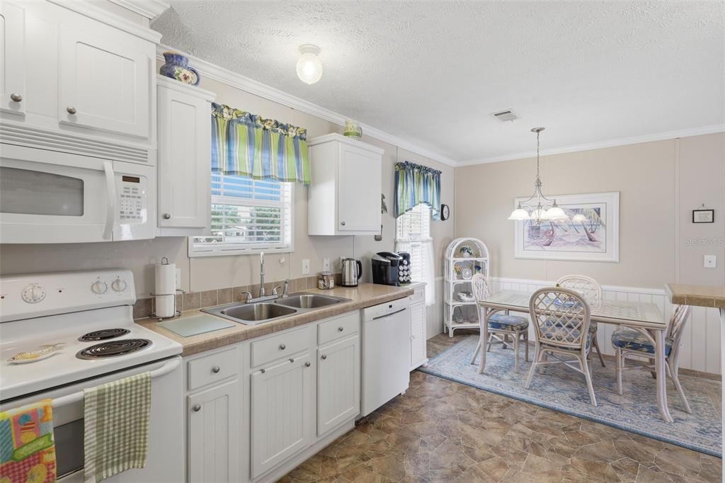 For Sale: $214,900 (3 beds, 2 baths, 1170 Square Feet)