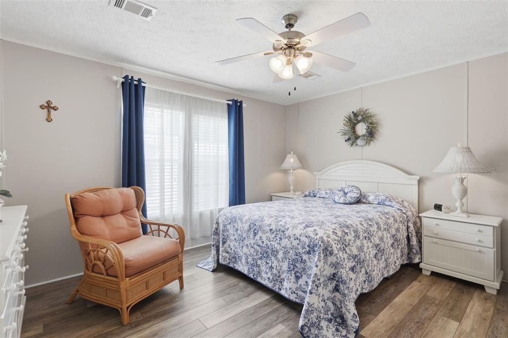 For Sale: $214,900 (3 beds, 2 baths, 1170 Square Feet)