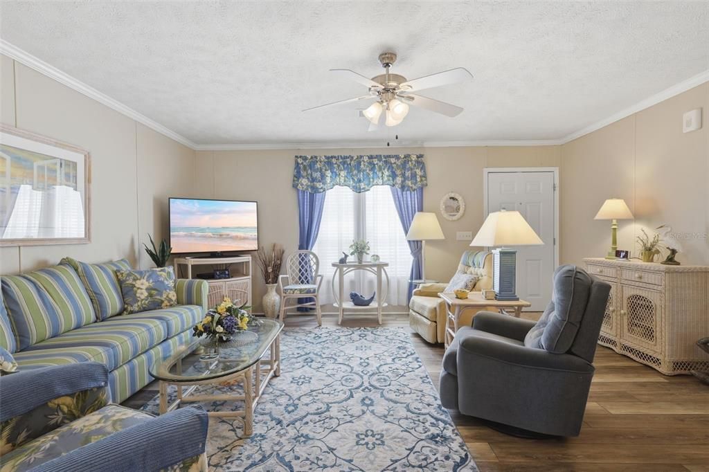 For Sale: $214,900 (3 beds, 2 baths, 1170 Square Feet)