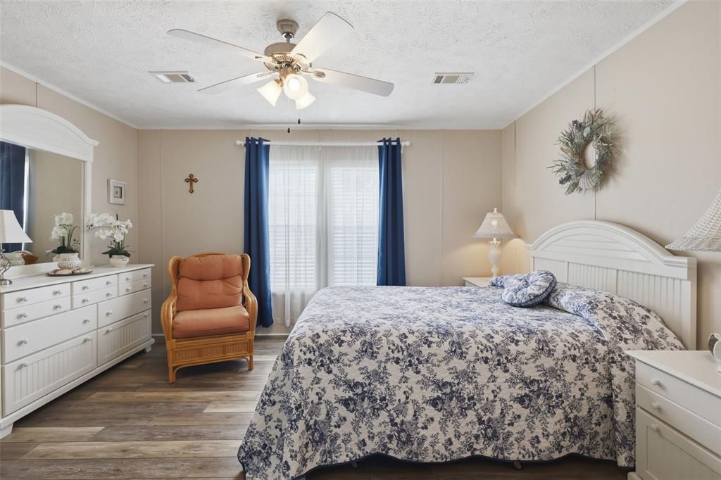 For Sale: $214,900 (3 beds, 2 baths, 1170 Square Feet)
