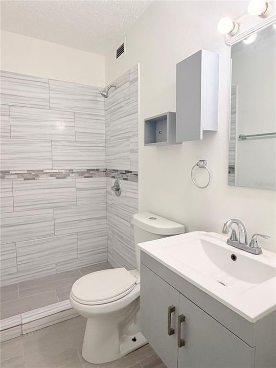 Activo con contrato: $250,000 (3 camas, 2 baños, 1137 Pies cuadrados)