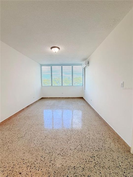 Activo con contrato: $250,000 (3 camas, 2 baños, 1137 Pies cuadrados)