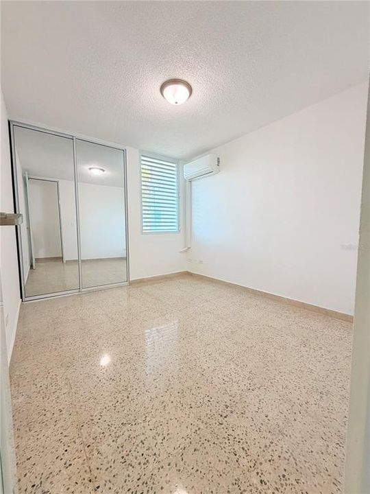 Activo con contrato: $250,000 (3 camas, 2 baños, 1137 Pies cuadrados)