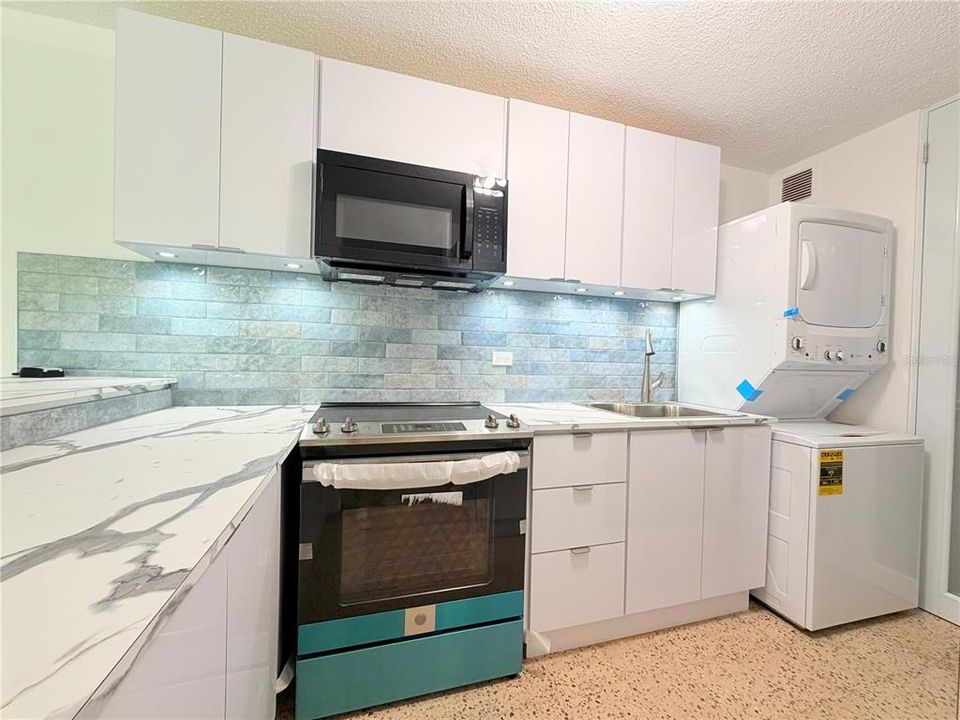Activo con contrato: $250,000 (3 camas, 2 baños, 1137 Pies cuadrados)