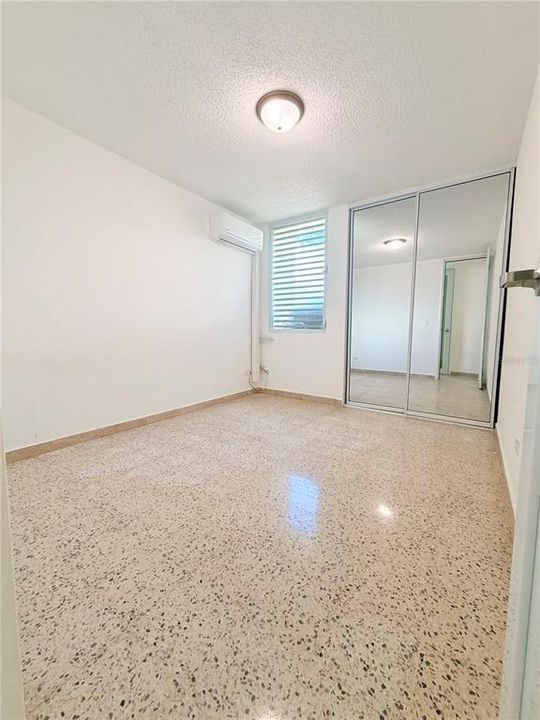 Activo con contrato: $250,000 (3 camas, 2 baños, 1137 Pies cuadrados)