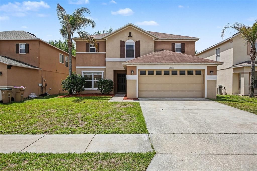 Activo con contrato: $374,900 (4 camas, 2 baños, 2432 Pies cuadrados)
