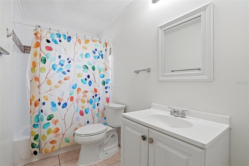Activo con contrato: $270,000 (3 camas, 1 baños, 1121 Pies cuadrados)