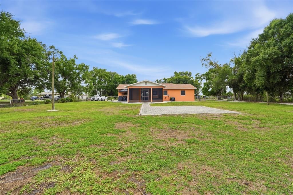 Activo con contrato: $270,000 (3 camas, 1 baños, 1121 Pies cuadrados)
