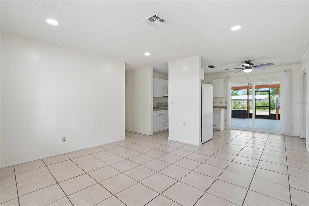 Activo con contrato: $270,000 (3 camas, 1 baños, 1121 Pies cuadrados)