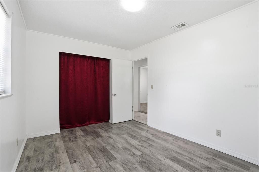 Activo con contrato: $270,000 (3 camas, 1 baños, 1121 Pies cuadrados)