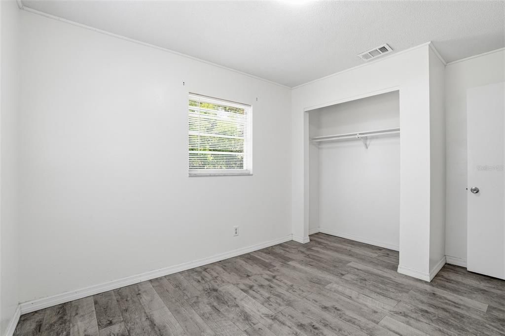 Activo con contrato: $270,000 (3 camas, 1 baños, 1121 Pies cuadrados)