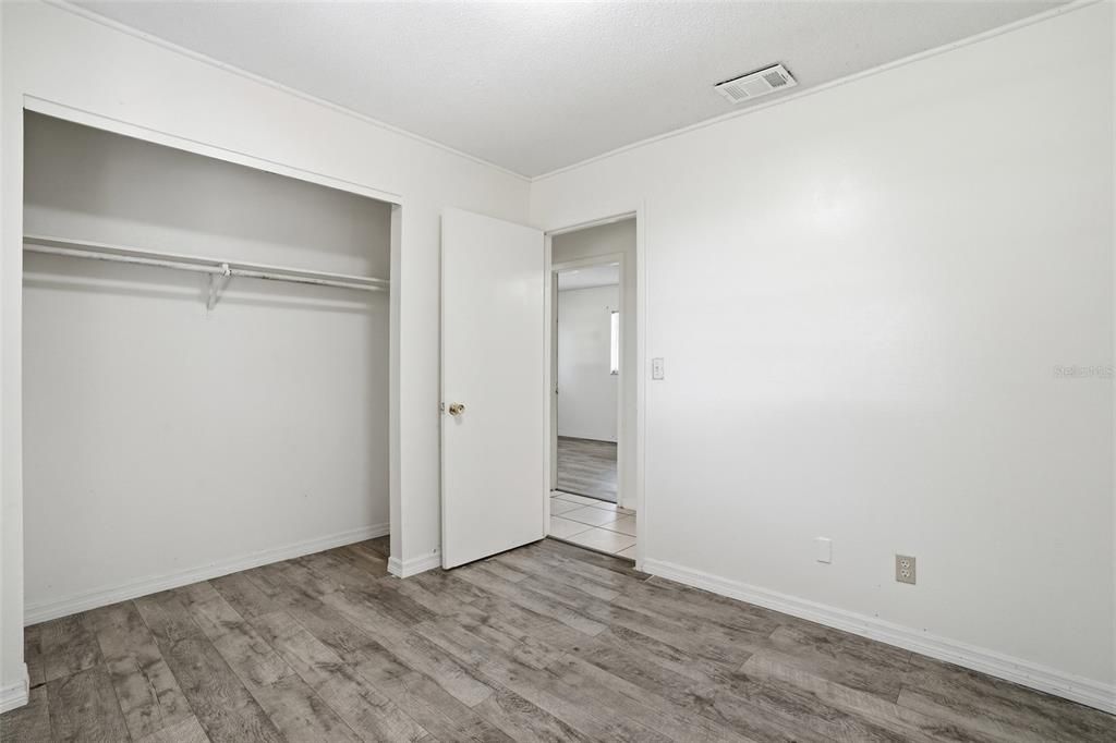 Activo con contrato: $270,000 (3 camas, 1 baños, 1121 Pies cuadrados)