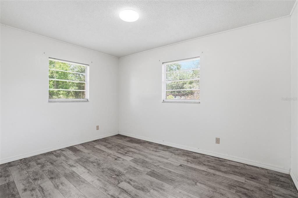 Activo con contrato: $270,000 (3 camas, 1 baños, 1121 Pies cuadrados)
