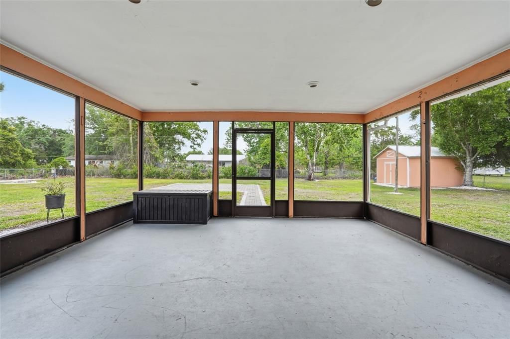 Activo con contrato: $270,000 (3 camas, 1 baños, 1121 Pies cuadrados)