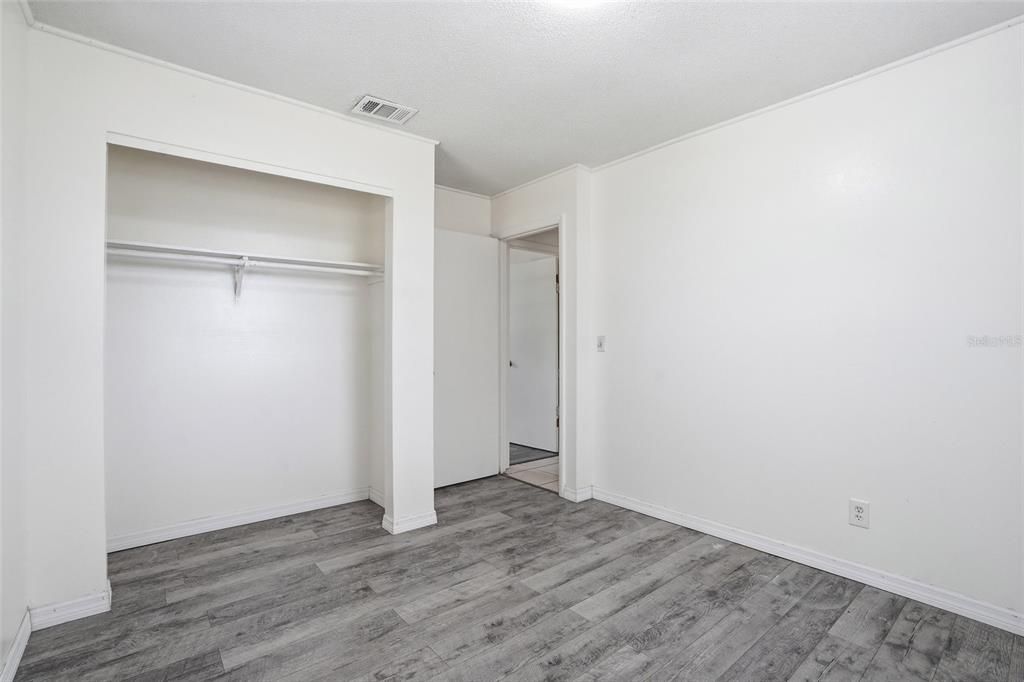 Activo con contrato: $270,000 (3 camas, 1 baños, 1121 Pies cuadrados)