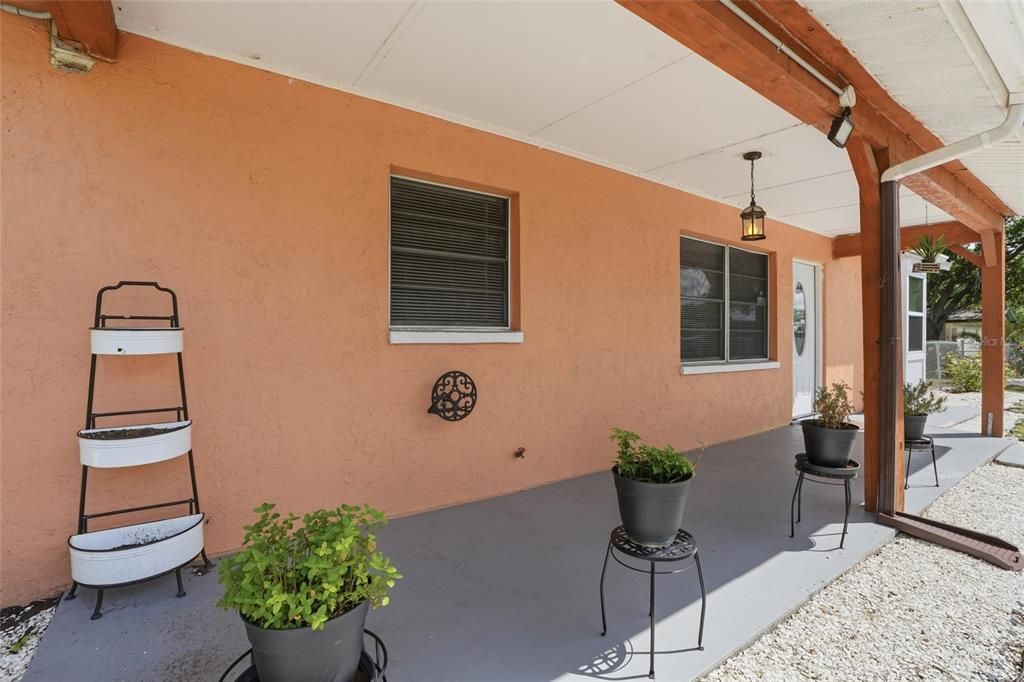 Activo con contrato: $270,000 (3 camas, 1 baños, 1121 Pies cuadrados)