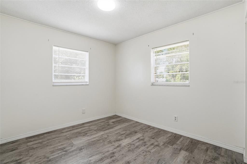 Activo con contrato: $270,000 (3 camas, 1 baños, 1121 Pies cuadrados)
