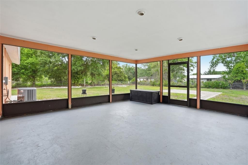 Activo con contrato: $270,000 (3 camas, 1 baños, 1121 Pies cuadrados)