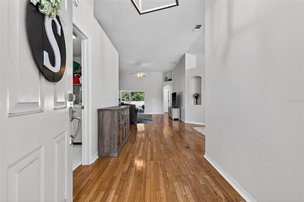 Activo con contrato: $440,000 (3 camas, 2 baños, 1546 Pies cuadrados)
