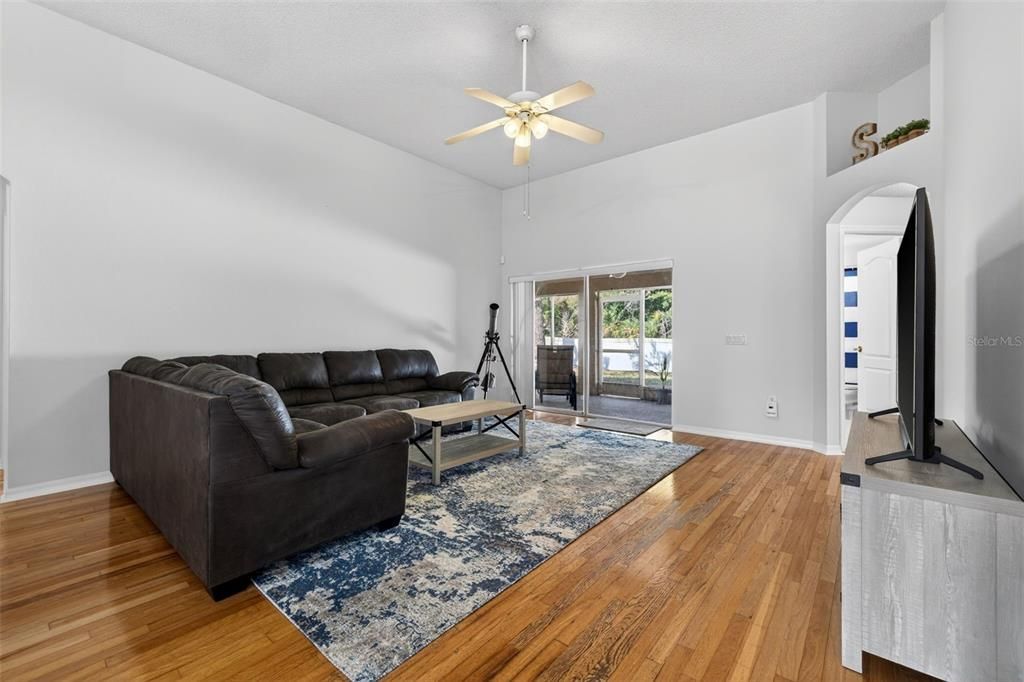 Activo con contrato: $440,000 (3 camas, 2 baños, 1546 Pies cuadrados)
