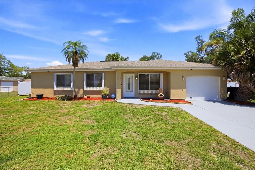Activo con contrato: $349,900 (4 camas, 2 baños, 1439 Pies cuadrados)