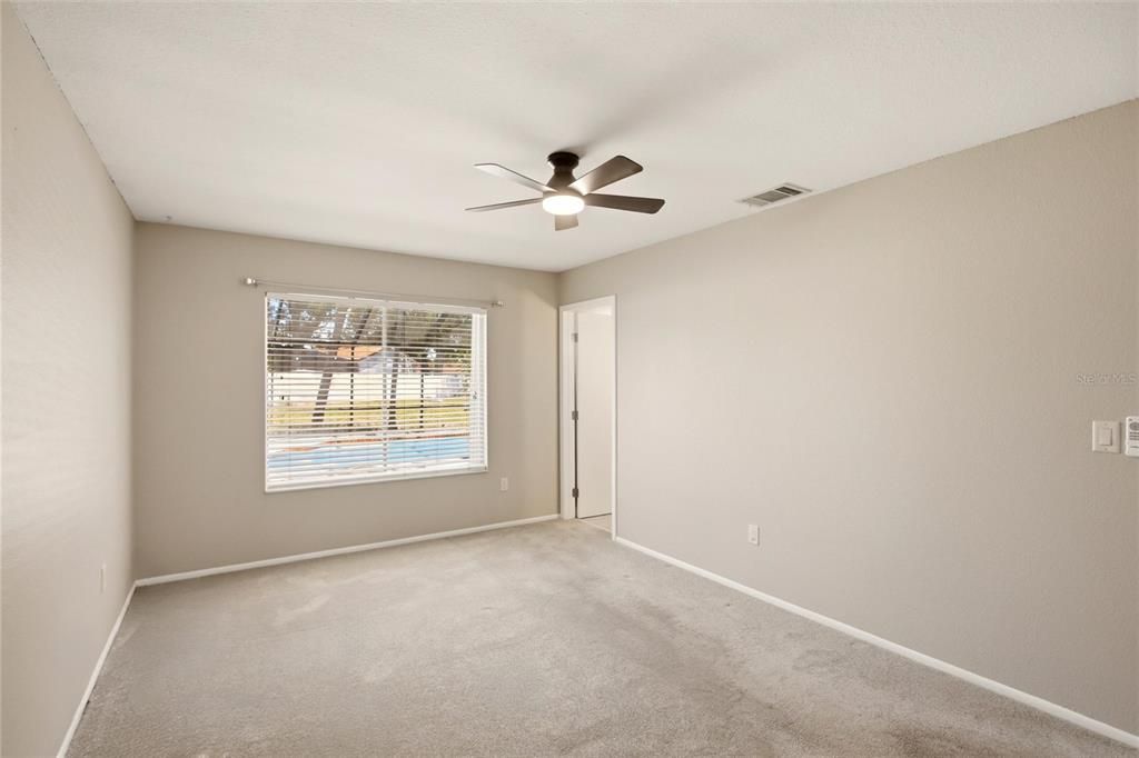 Activo con contrato: $349,900 (4 camas, 2 baños, 1439 Pies cuadrados)