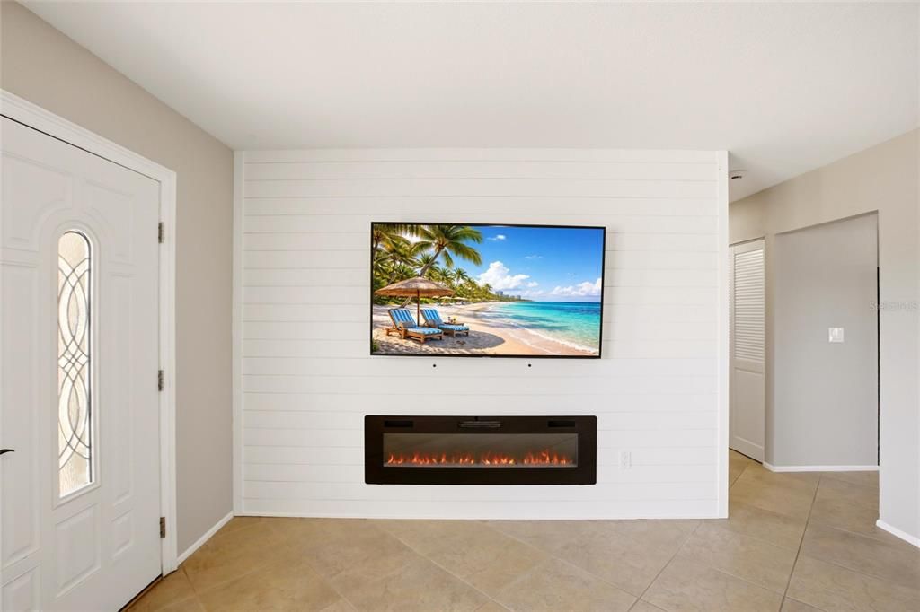 Activo con contrato: $349,900 (4 camas, 2 baños, 1439 Pies cuadrados)