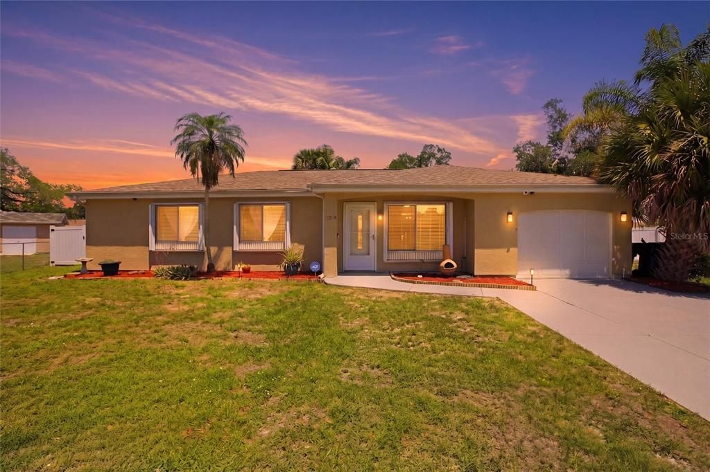 Activo con contrato: $349,900 (4 camas, 2 baños, 1439 Pies cuadrados)