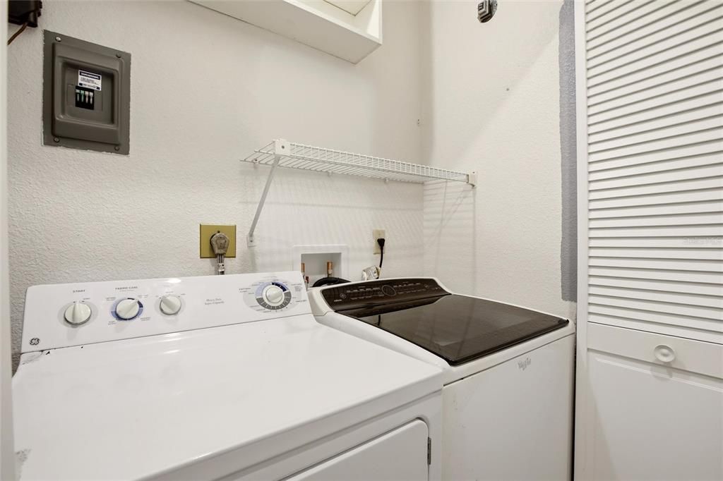 Activo con contrato: $349,900 (4 camas, 2 baños, 1439 Pies cuadrados)