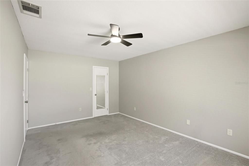 Activo con contrato: $349,900 (4 camas, 2 baños, 1439 Pies cuadrados)