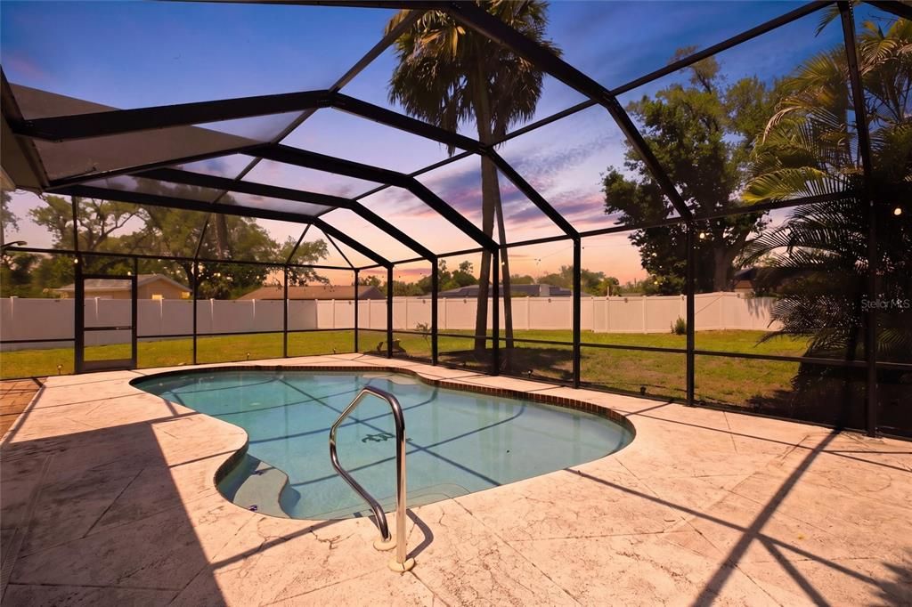 Activo con contrato: $349,900 (4 camas, 2 baños, 1439 Pies cuadrados)