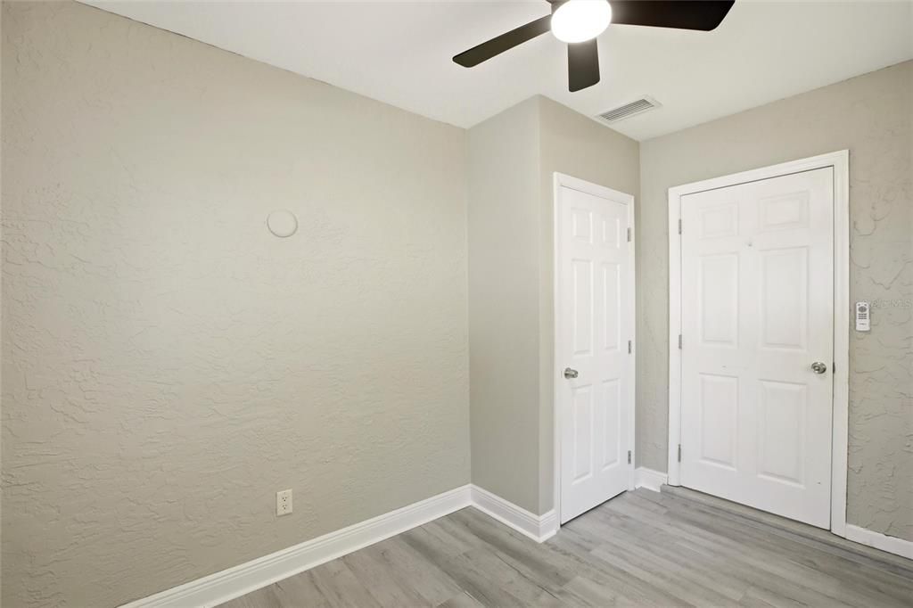 Activo con contrato: $349,900 (4 camas, 2 baños, 1439 Pies cuadrados)