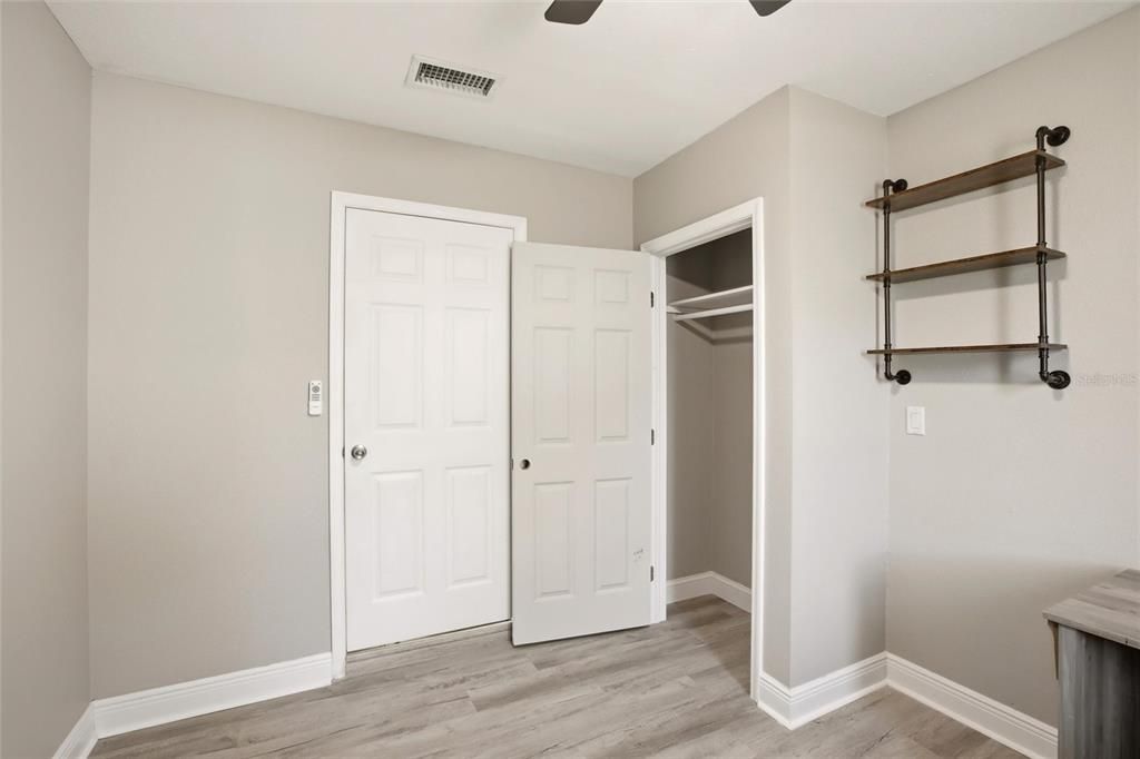 Activo con contrato: $349,900 (4 camas, 2 baños, 1439 Pies cuadrados)