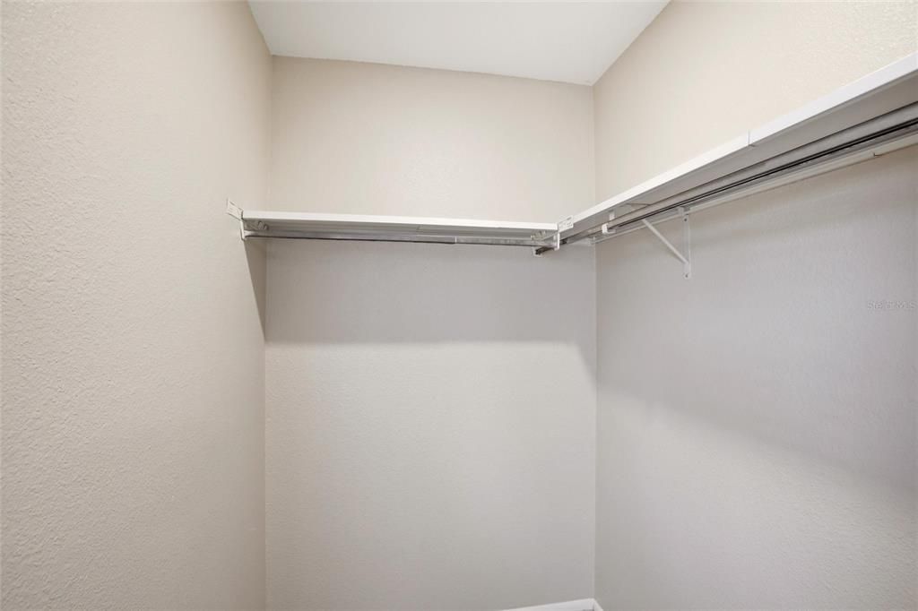 Activo con contrato: $349,900 (4 camas, 2 baños, 1439 Pies cuadrados)