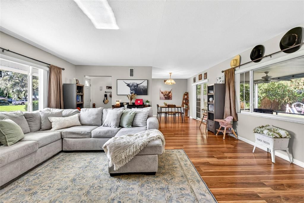 For Sale: $274,900 (2 beds, 2 baths, 1490 Square Feet)