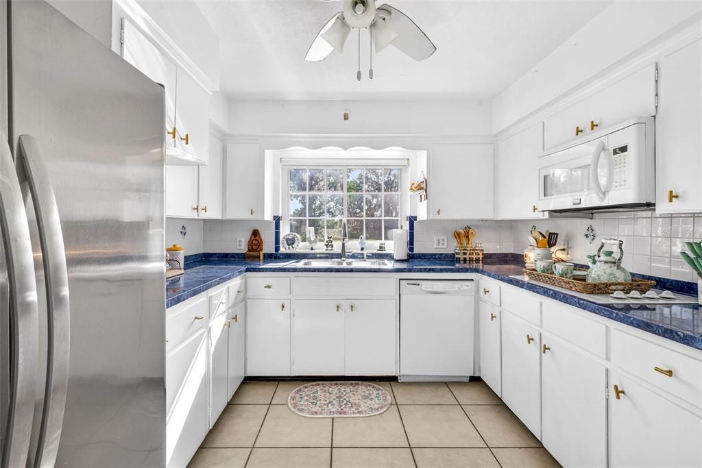 For Sale: $274,900 (2 beds, 2 baths, 1490 Square Feet)