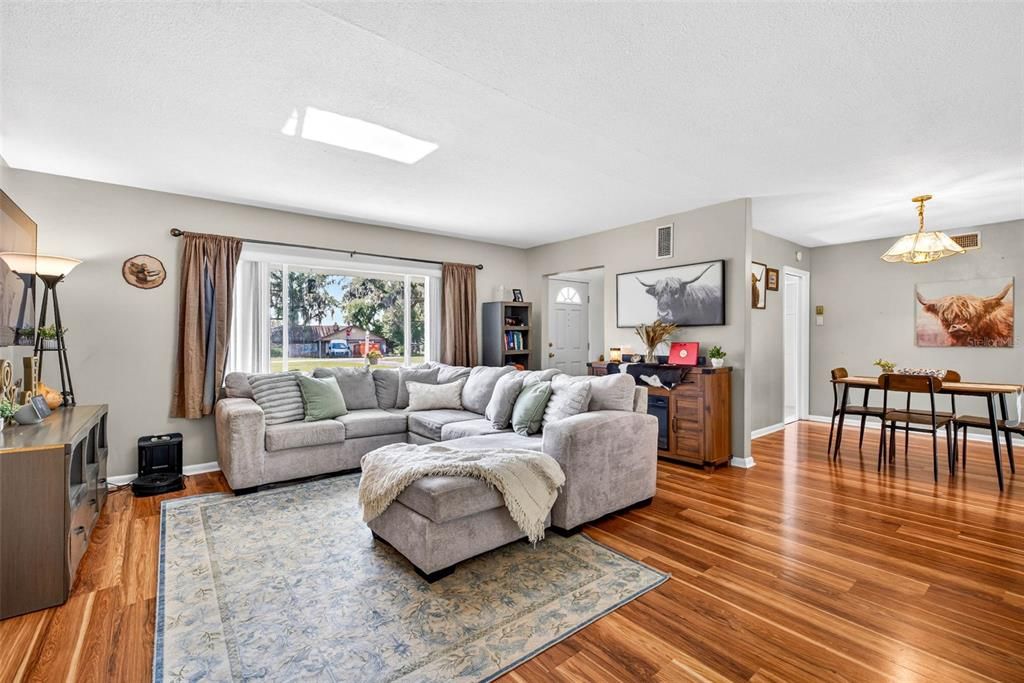 For Sale: $274,900 (2 beds, 2 baths, 1490 Square Feet)