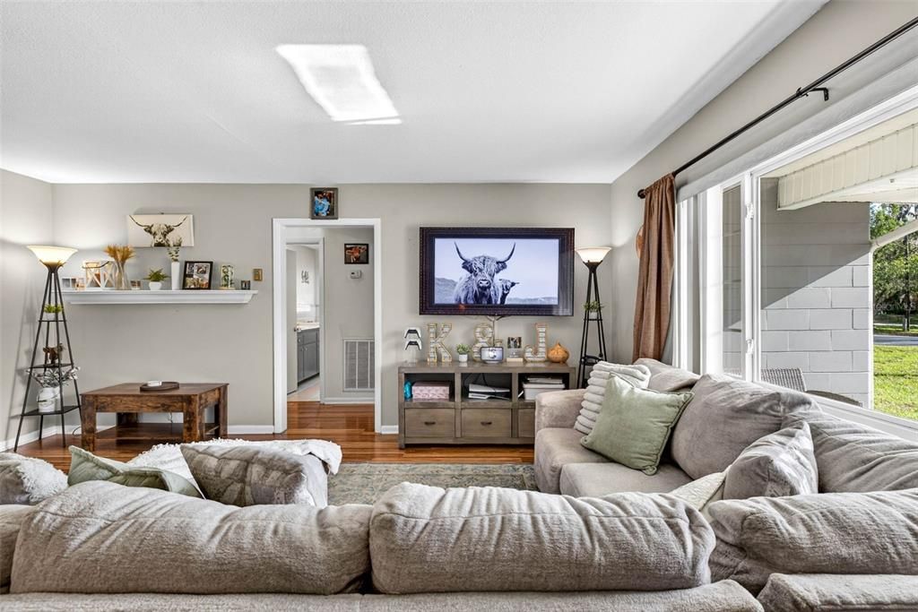 For Sale: $274,900 (2 beds, 2 baths, 1490 Square Feet)