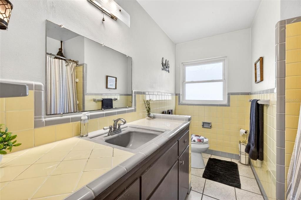 For Sale: $274,900 (2 beds, 2 baths, 1490 Square Feet)