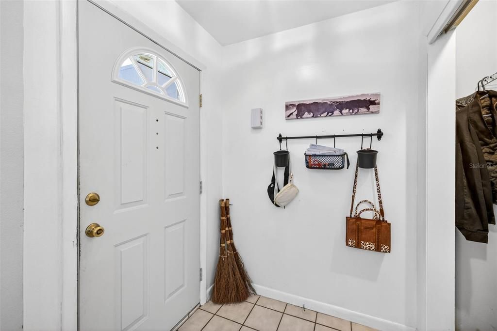 For Sale: $274,900 (2 beds, 2 baths, 1490 Square Feet)