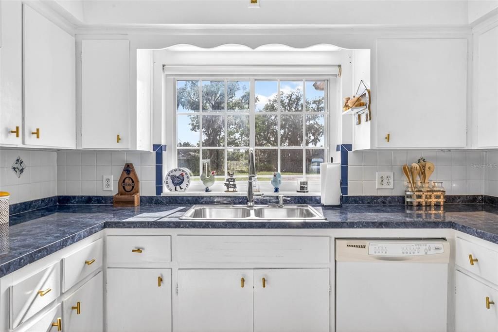 For Sale: $274,900 (2 beds, 2 baths, 1490 Square Feet)