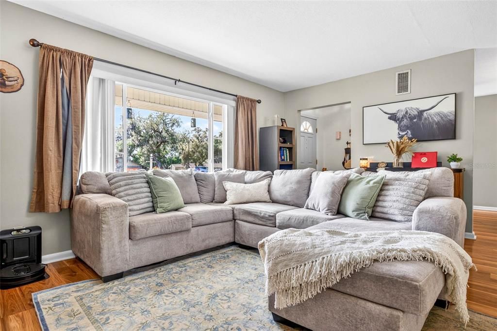 For Sale: $274,900 (2 beds, 2 baths, 1490 Square Feet)