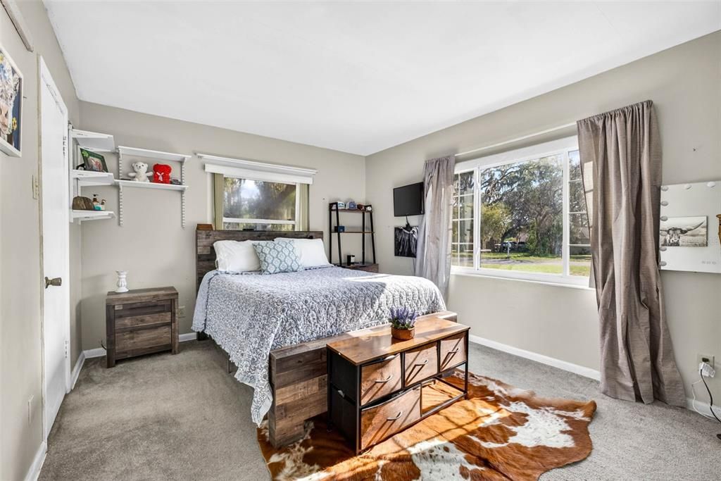 For Sale: $274,900 (2 beds, 2 baths, 1490 Square Feet)