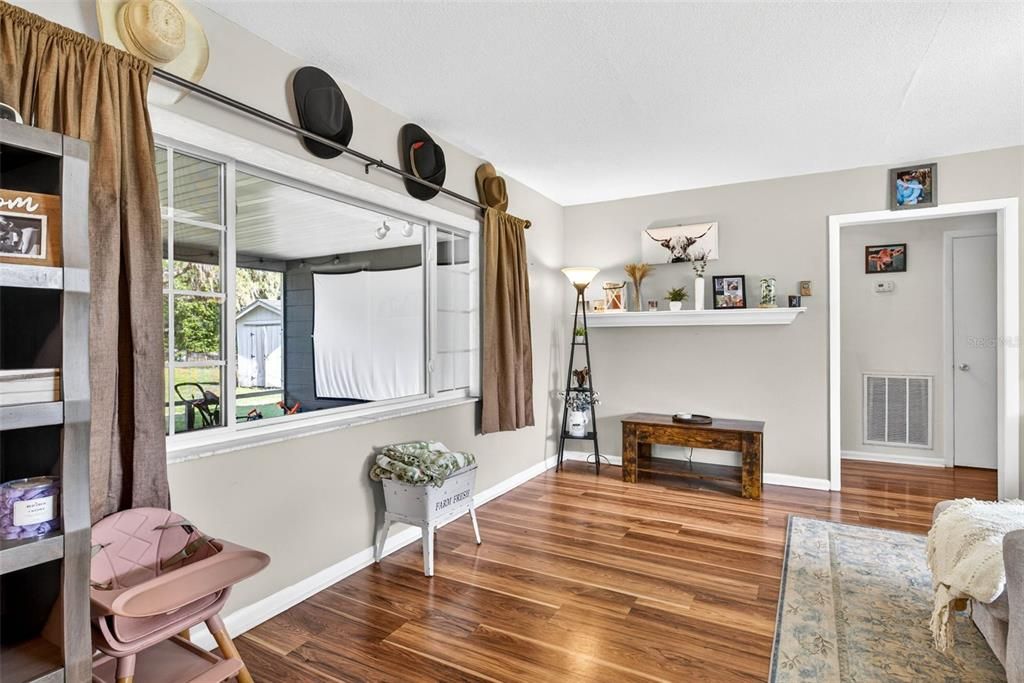 For Sale: $274,900 (2 beds, 2 baths, 1490 Square Feet)
